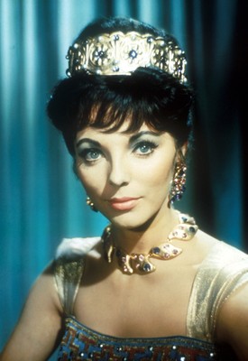 Joan Collins Poster G934380