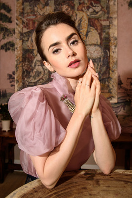 Lily Collins puzzle G974941