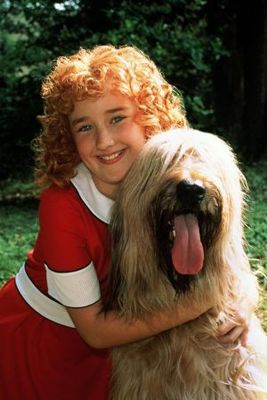 Annie: A Royal Adventure! movie poster (1995) pillow