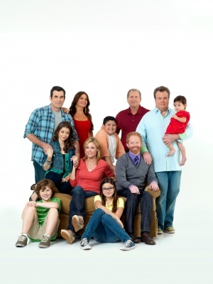 Modern Family movie poster (2009) pillow